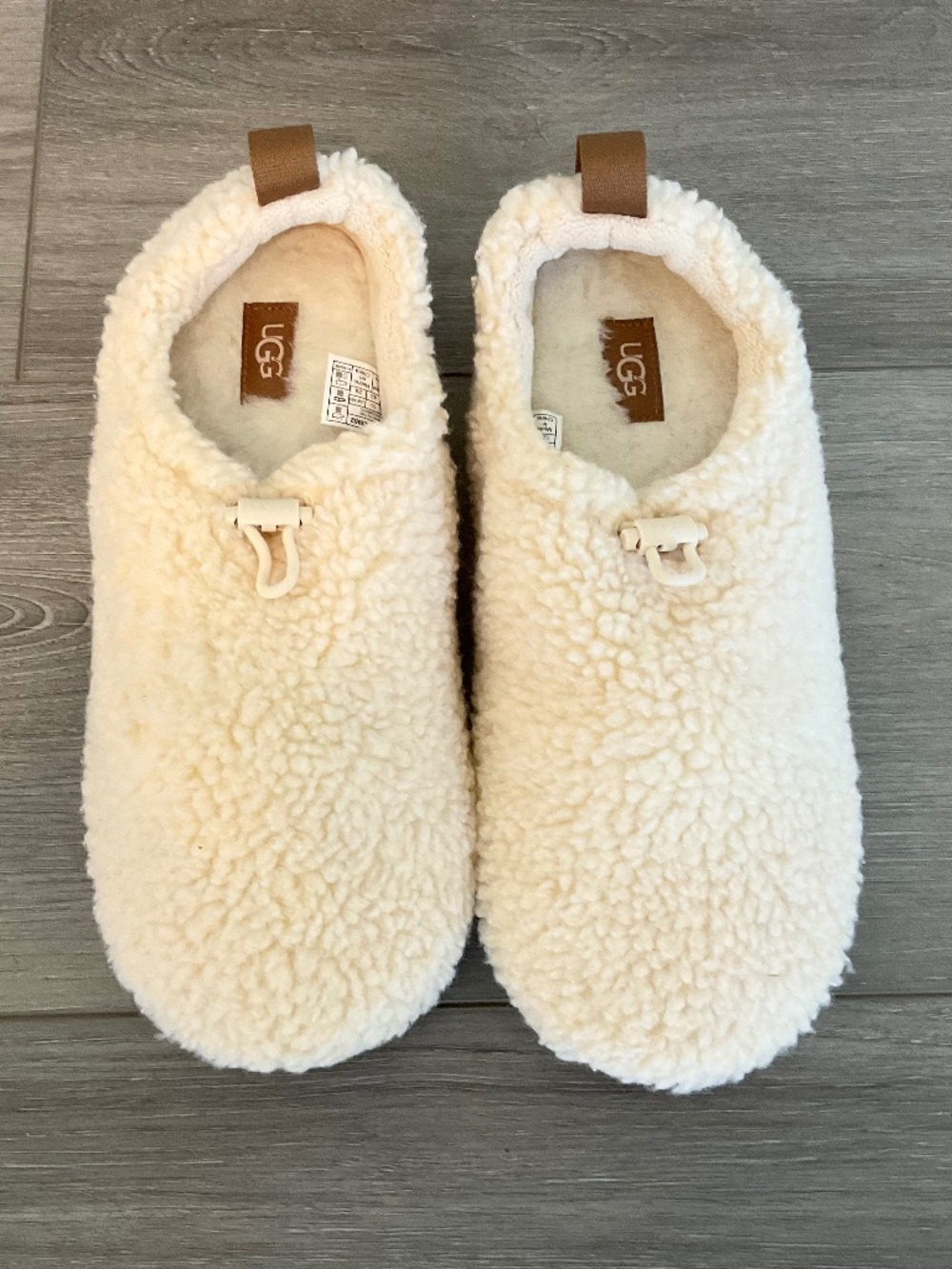 UGG Plushy Fleece Slipper Cream Size 12 NEW